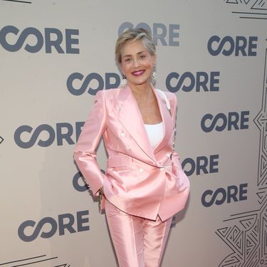 Sharon Stone u tenisicama na crvenom tepihu gala večere organizacije CORE