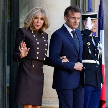 Brigitte Macron u odijelu