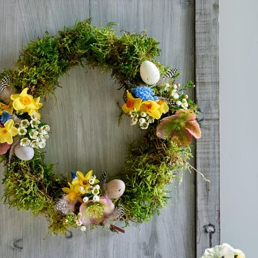 Uskrsni vijenci od bilja, cvijeća i pisanica - 13