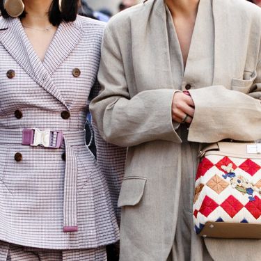 Sako s remenom je hit proljetnih kombinacija