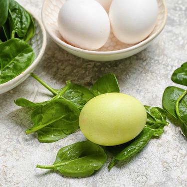 Jaja obojena špinatom