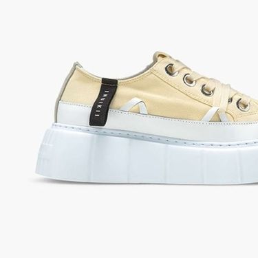 Tenisice brenda Inuikii, 239 eura