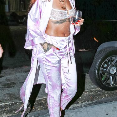 Rihanna je svilene pidžame nosila po vani još 2015. godine