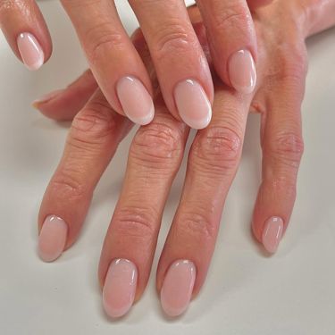 Soft french manikura