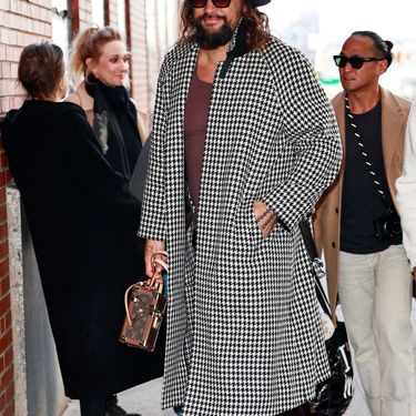 I Jason Momoa nosi friulane, baršunaste papuče