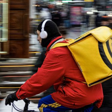 Dostavljač na biciklu