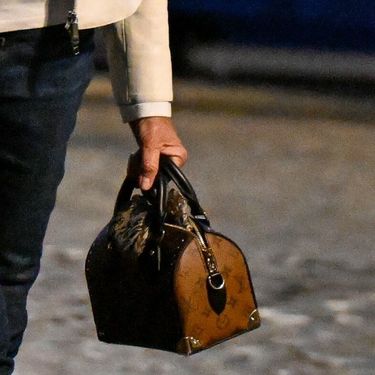 Francuska prva dama izdanje je upotpunila Louis Vuitton torbom