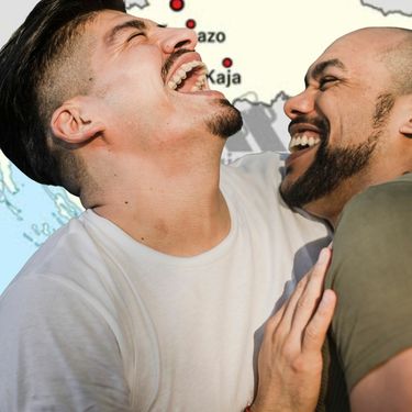 Karta Hrvatske s imenima lokalnih osoba i muškarci koji se smiju