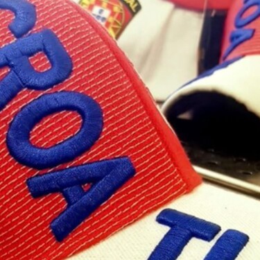 Navijačka kapa Hrvatske sa srpskim grbom