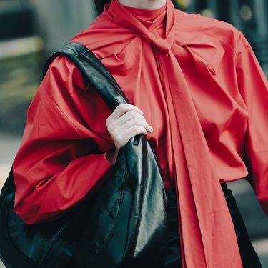 Crvene košulje i bluze su komad koji uljepšava svaku kombinaciju