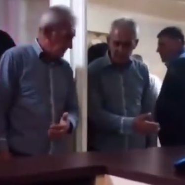 Pijanac pred odrazom (Foto: Screenshot/Facebook)