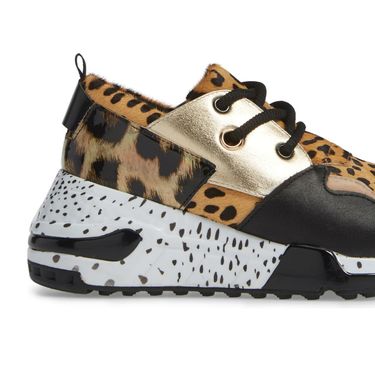 Steve Madden, 712 kuna