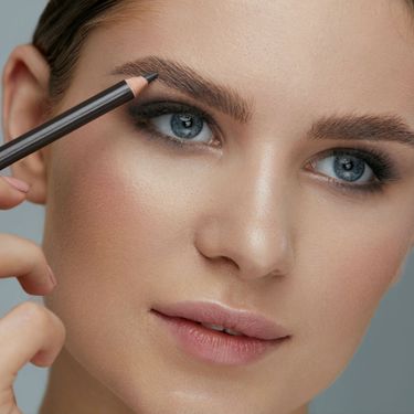 Nanošenje olovke za obrve