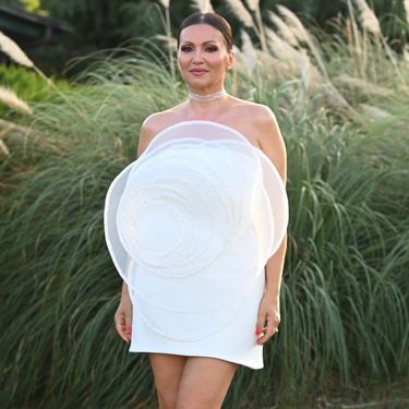 3D cvjetne aplikacije na haljini Nine Badrić