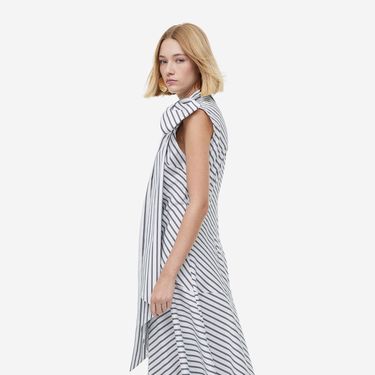 Haljina iz H&M-a s mašnom oko vrata