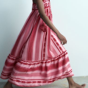 Pletena haljina iz Zare s kukičanim detaljem