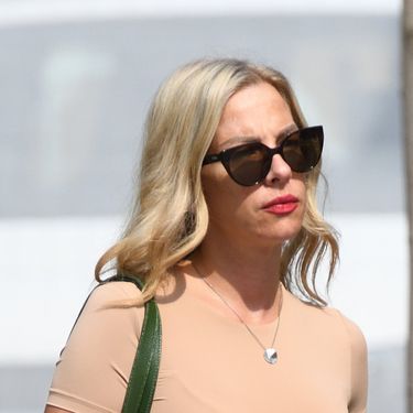 Zagrebačko street style izdanje u crnoj suknji