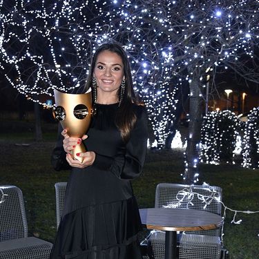 Barbara Matić u dugoj crnoj haljini na izboru za sportaša 2020. godine Sportskih novosti