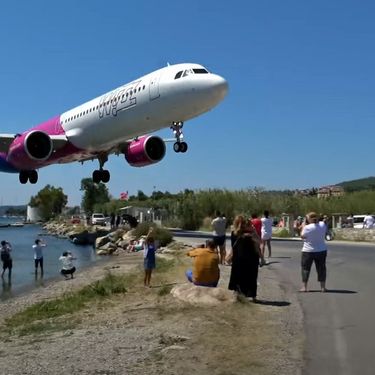 Slijetanje zrakoplova na Skiatosu