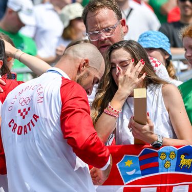 Braća Sinković sa suprugama nakon osvojenog zlata u Parizu - 6