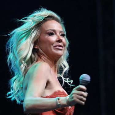 Maja Šuput u crvenoj haljini na koncertu u Kninu - 6