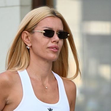 Plavokosa dama na zagrebačkoj špici u Kith kompletu - 1