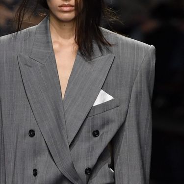 Sivi sako predimenzioniranih ramena bit će hit jeseni