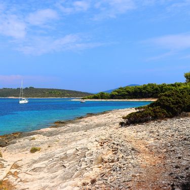 Plaža Batalo, Proizd