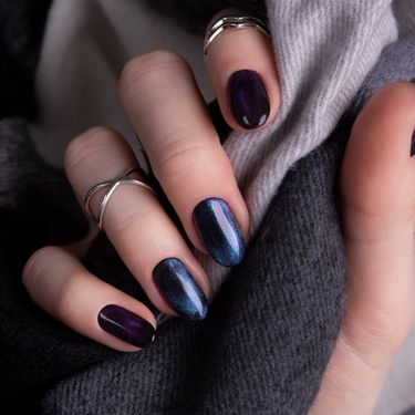 Tamnoplave manikure
