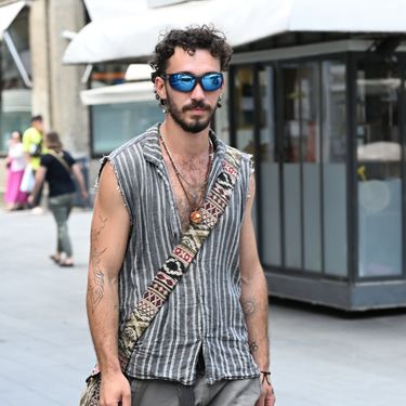 Muškarac sa špice oduševio je kul stavom i kombinacijom