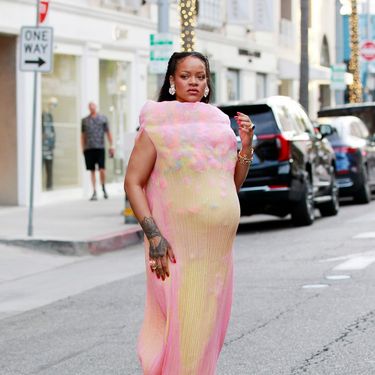 Rihanna u vintage haljini Issey Miyake