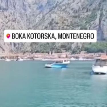 Slika plaže u Crnoj Gori i oznaka lokacije
