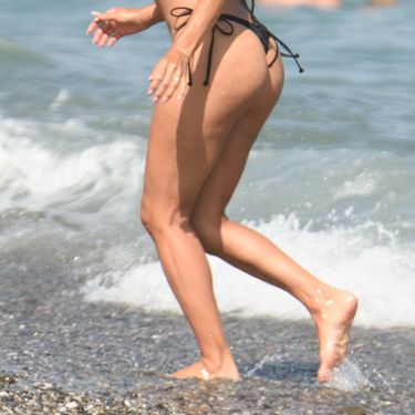 Eva Longoria u bikiniju s tanga-gaćicama na plaži u Marbelli - 2