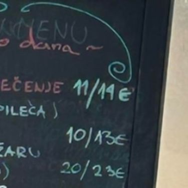 Pogreška na tabli ispred restorana