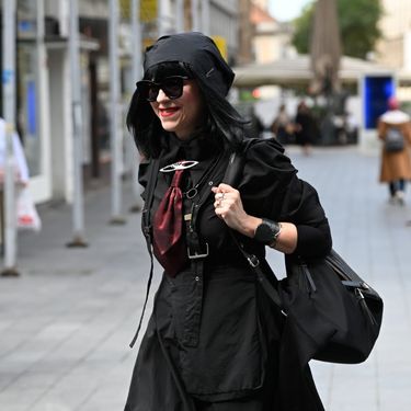 Mirela Holy u sandalama Boulder Bondage brenda United Nude - 1