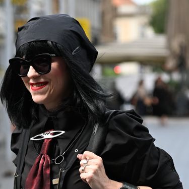 Mirela Holy u sandalama Boulder Bondage brenda United Nude - 2