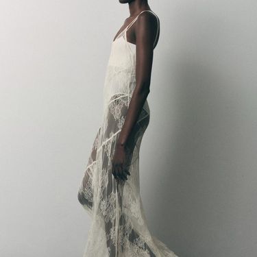 Asimetrična haljina od čipke (Zara), 15,99 eura