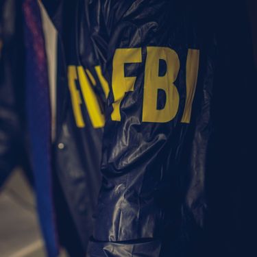 Agent FBI-ja u jakni