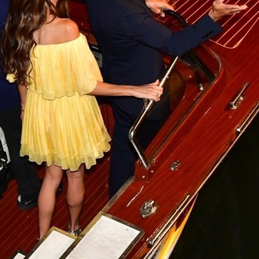 Amal Clooney u Veneciji u žutim kreacijama - 2