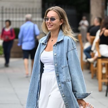 Izdanje sa špice u odličnoj jakni od trapera