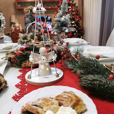 Božićno uređenje kuće Daniele Bobanović iz Rijeke u crveno-zlatnoj kombinaciji - 3