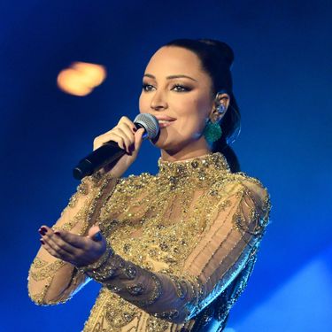 Aleksandra Prijović u zlatnoj mini haljini na trećem koncertu u Areni Zagreb - 6