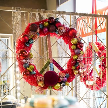 Božićno uređenje frizerskog salona Vikler i ruž - 4