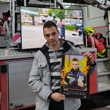 Zagrebački vatrogasci snimili su kalendar sa psima i macama iz Dumovca - 3