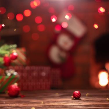 Crveni ukrasi za bor