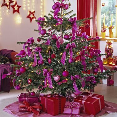 Božićno drvce ukrašeno velikim mašnama - 8