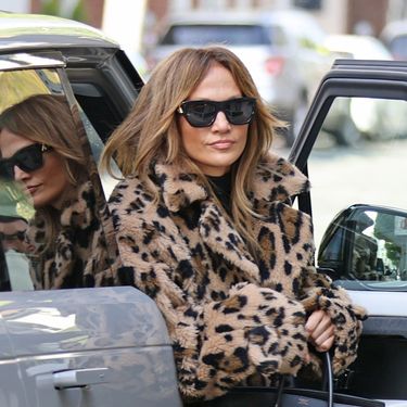 Pjevačica je izdanje upotpunila Birkin torbom