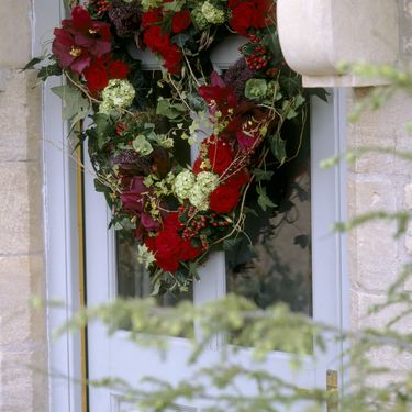 Božićni vijenci za vrata ukrašeni cvijećem - 8