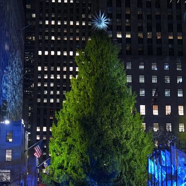 Slavni bor u Rockefeller Centeru u New Yorku