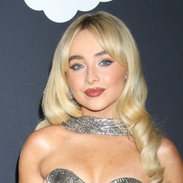 Fen-frizura Sabrine Carpenter